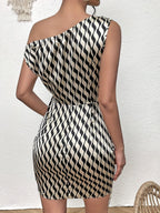 Mini Klänning Geometriskt Mönster Off Shoulder
